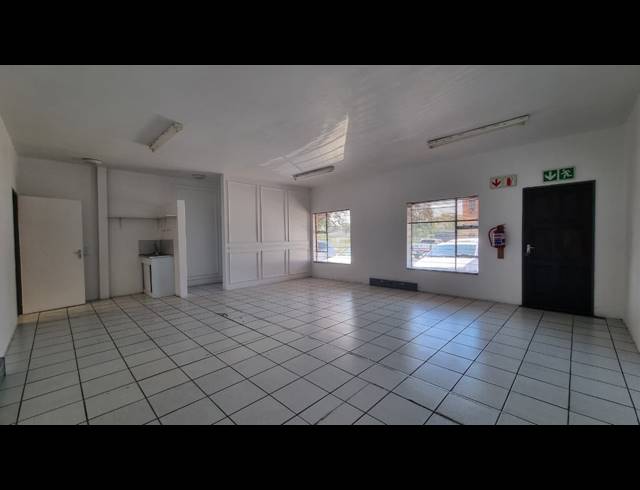 322M² WAREHOUSE TO LET IN BARTLETT